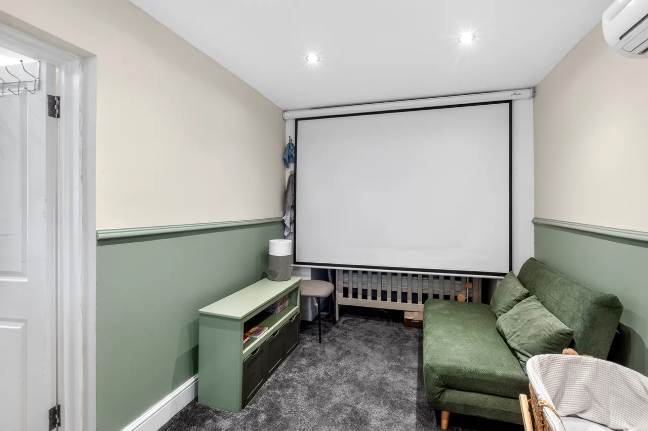 Empire Road, Greenford, UB6, photo 7