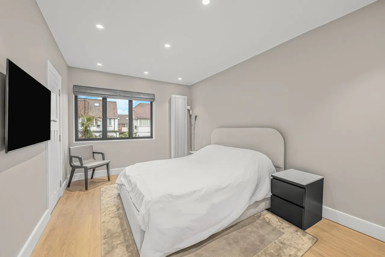 Shottfield Avenue, East Sheen, SW14, photo 13