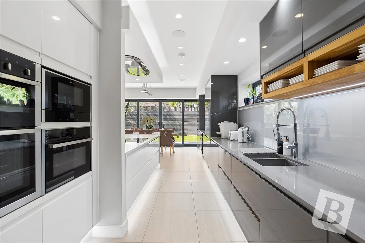 Basi Close, Emerson Park, RM11, photo 11