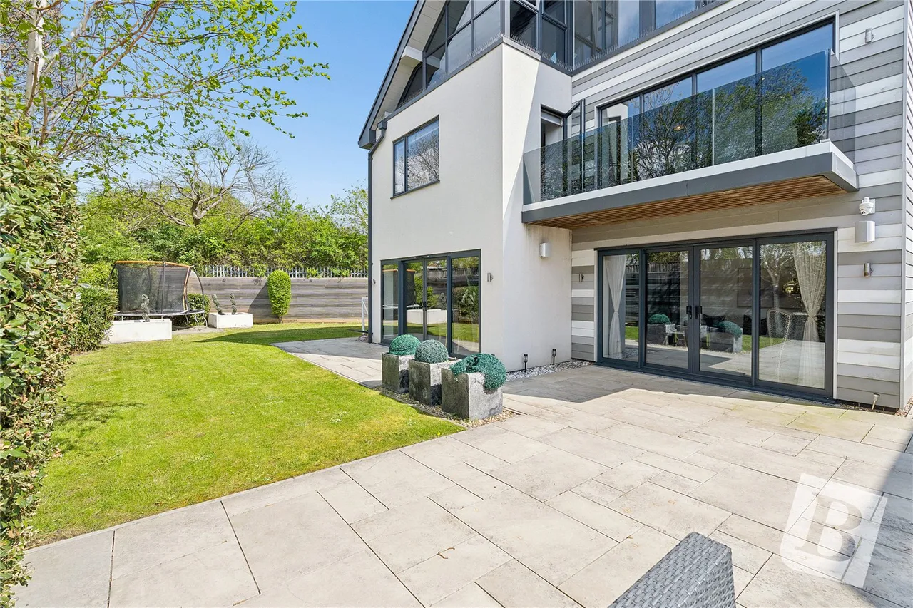 Basi Close, Emerson Park, RM11, photo 3