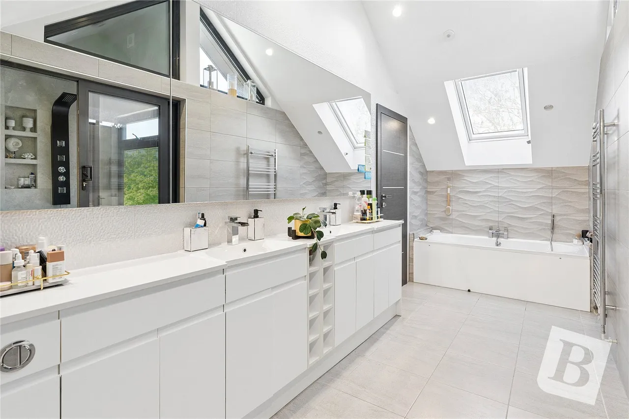 Basi Close, Emerson Park, RM11, photo 18