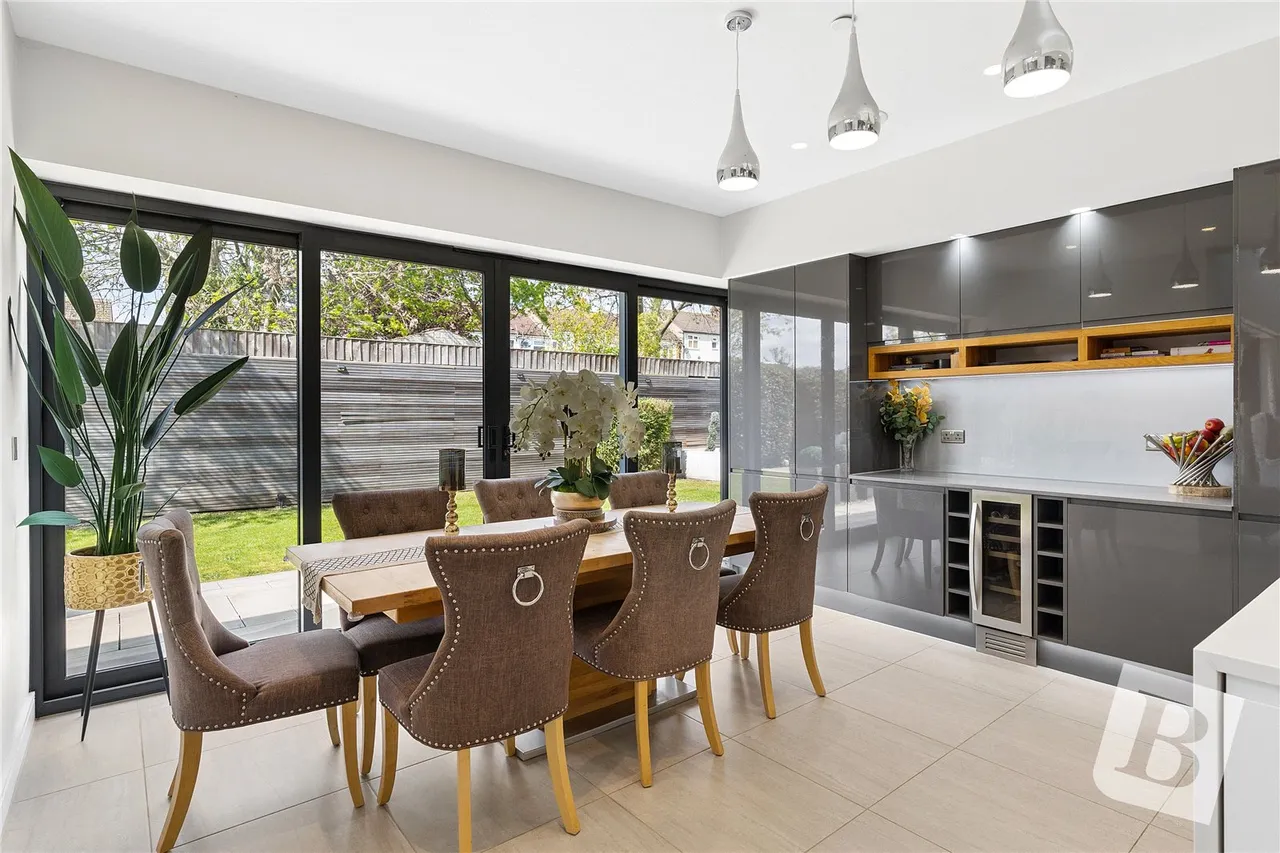 Basi Close, Emerson Park, RM11, photo 12
