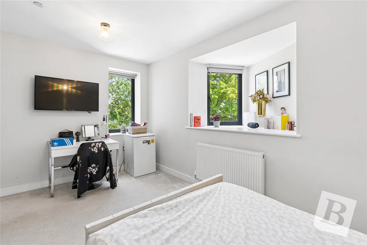 Basi Close, Emerson Park, RM11, photo 21
