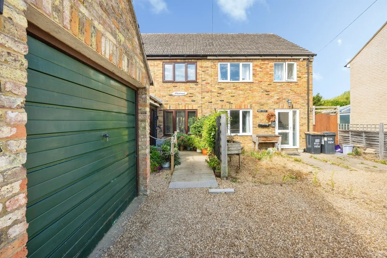 High Street, Little Staughton, Bedford, photo 8