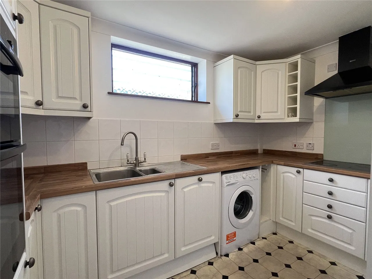 Roundhouse Court, Lymington, Hampshire, SO41 9LY, photo 4