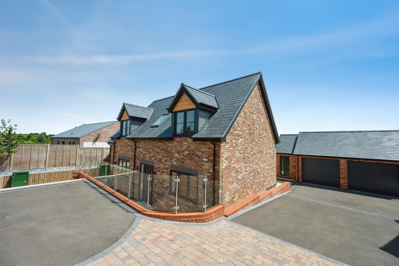 Alcester Road, Wootton Wawen, Henley-In-Arden, photo 12
