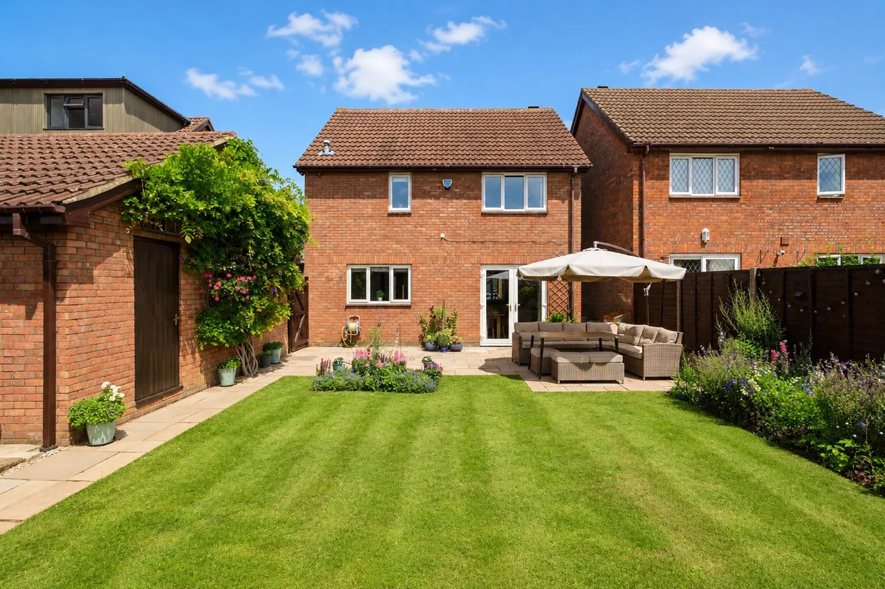 Holly Farm Close, Caddington, LU1, photo 15