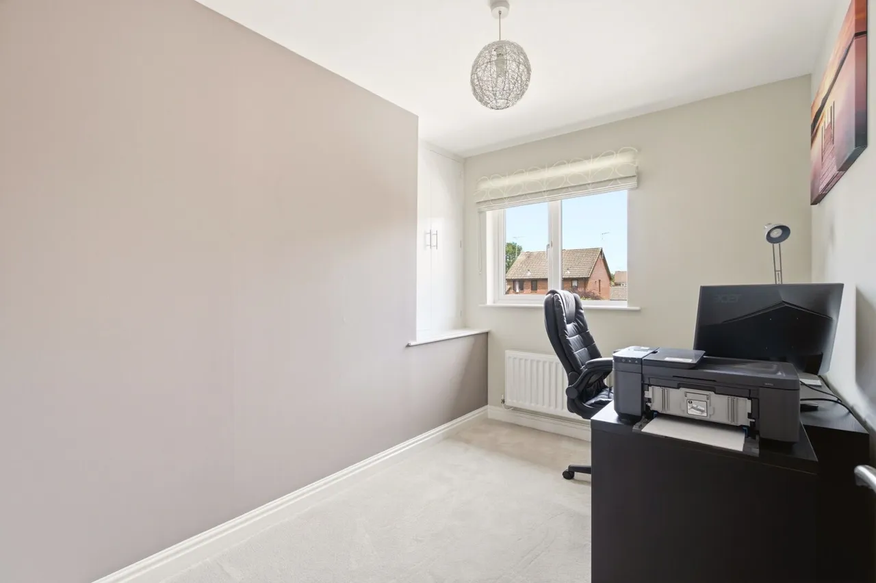 Holly Farm Close, Caddington, LU1, photo 13