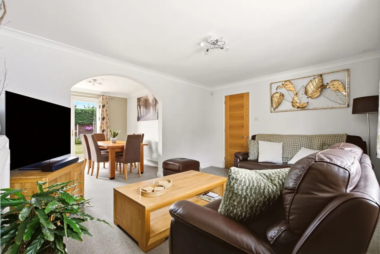 Holly Farm Close, Caddington, LU1, photo 2