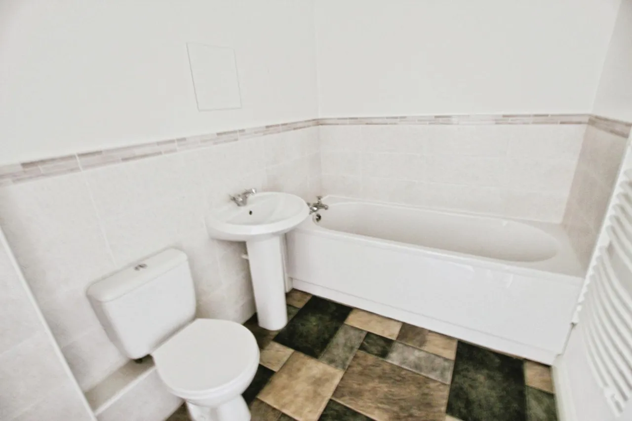 Kingsway Gardens, West Yorkshire, Ossett, WF5, photo 8