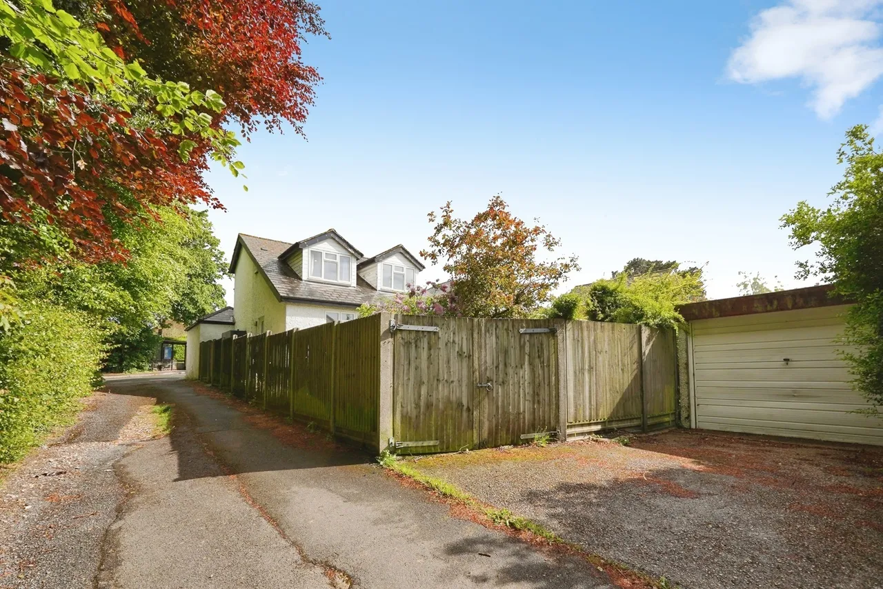 Sandwich Road, Whitfield, Dover, Kent, CT16, photo 3