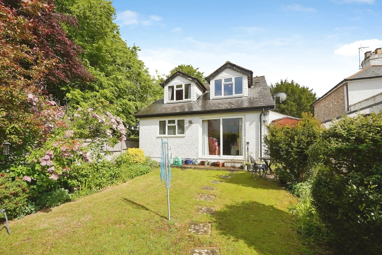 Sandwich Road, Whitfield, Dover, Kent, CT16, photo 2