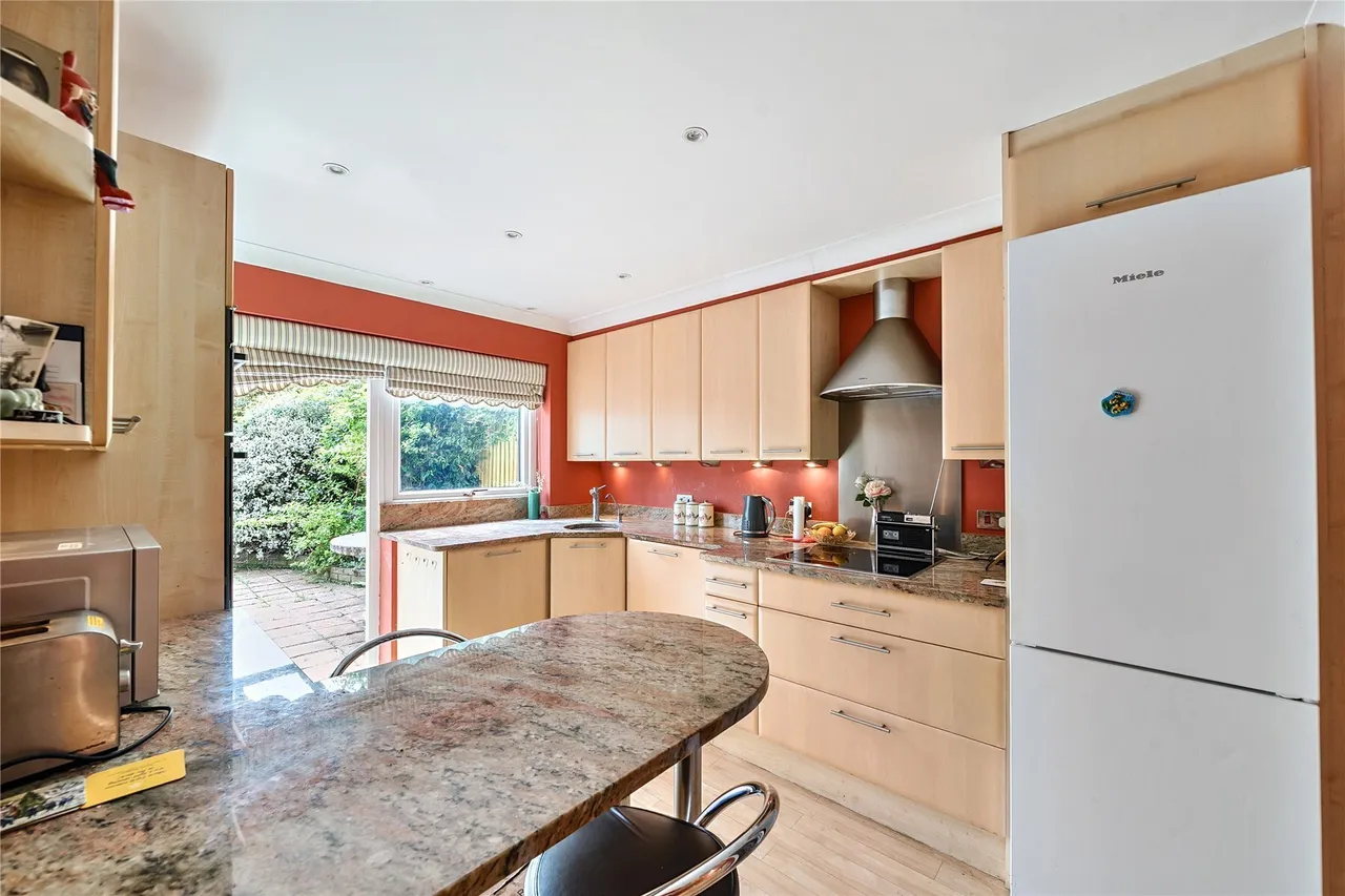 Deans Court, Milford on Sea, Lymington, Hampshire, SO41, photo 3