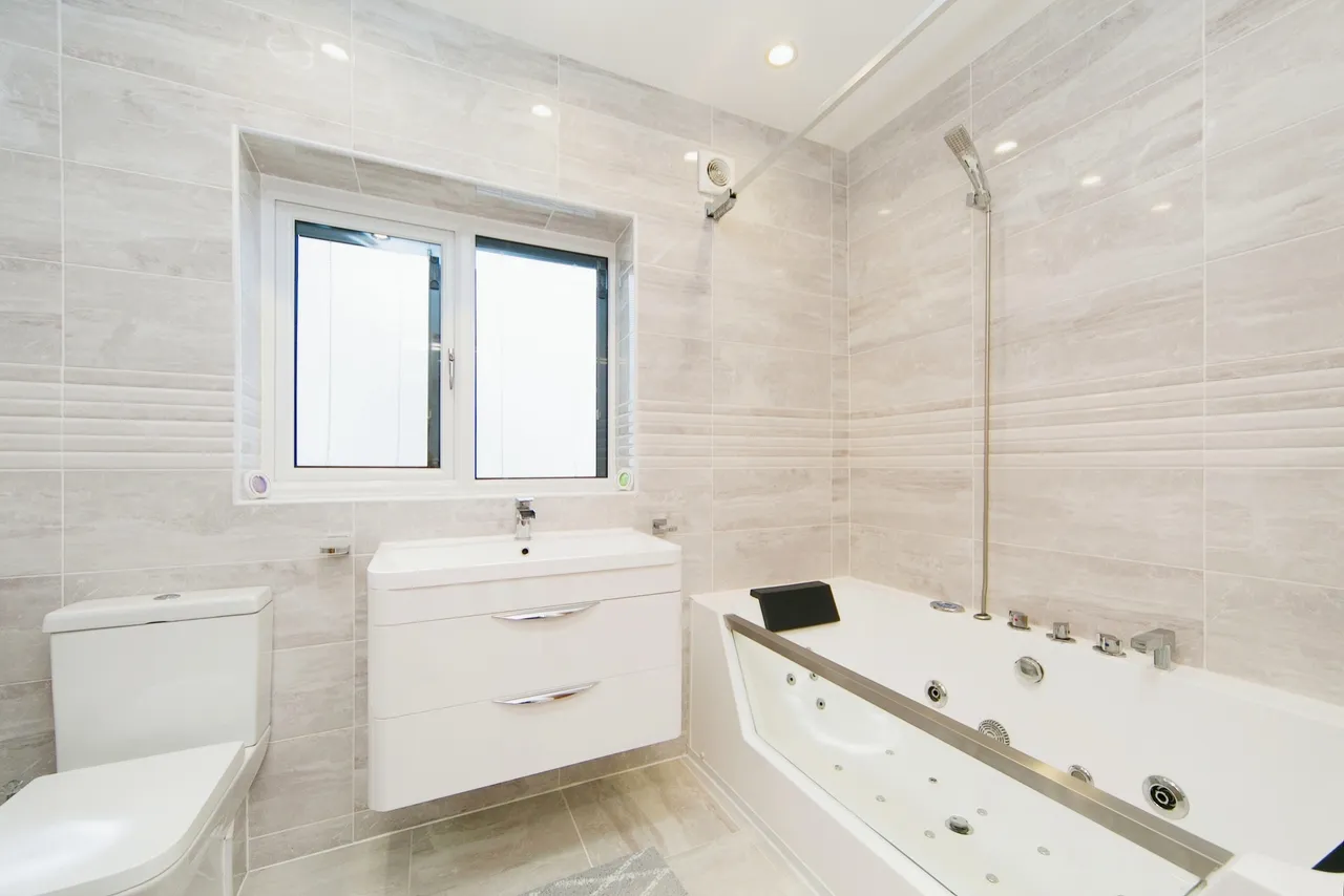 Ronald Avenue, Llandudno Junction, LL31, photo 9