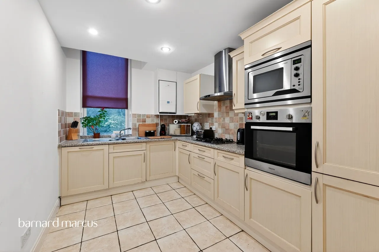 Grove Close, Epsom, photo 5