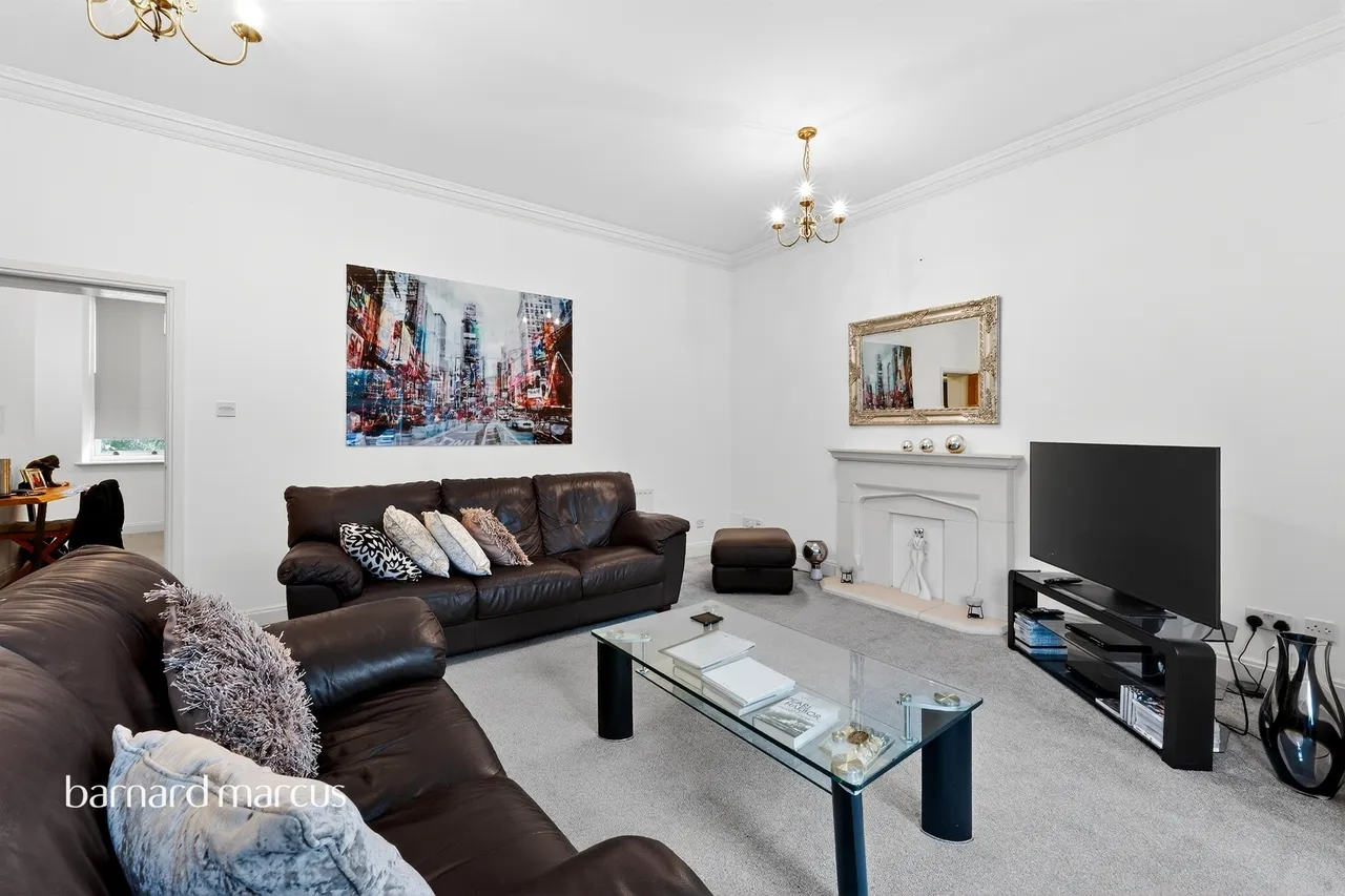 Grove Close, Epsom, photo 3