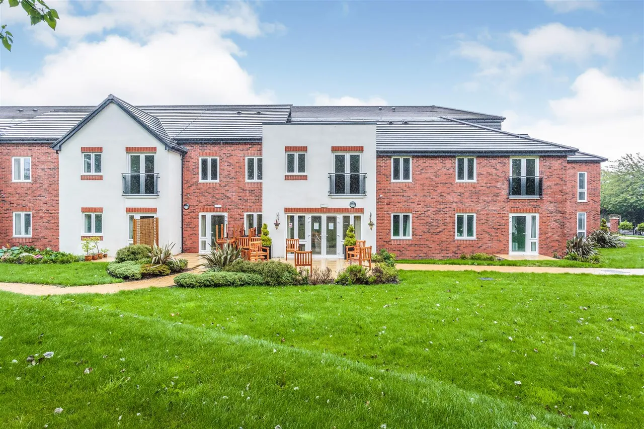 2 bed flat for sale, Poachers Way, Thornton-Cleveleys, FY5