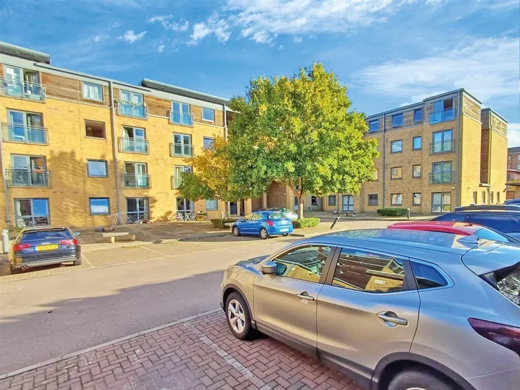 Effra Parade, Brixton, SW2, photo 2