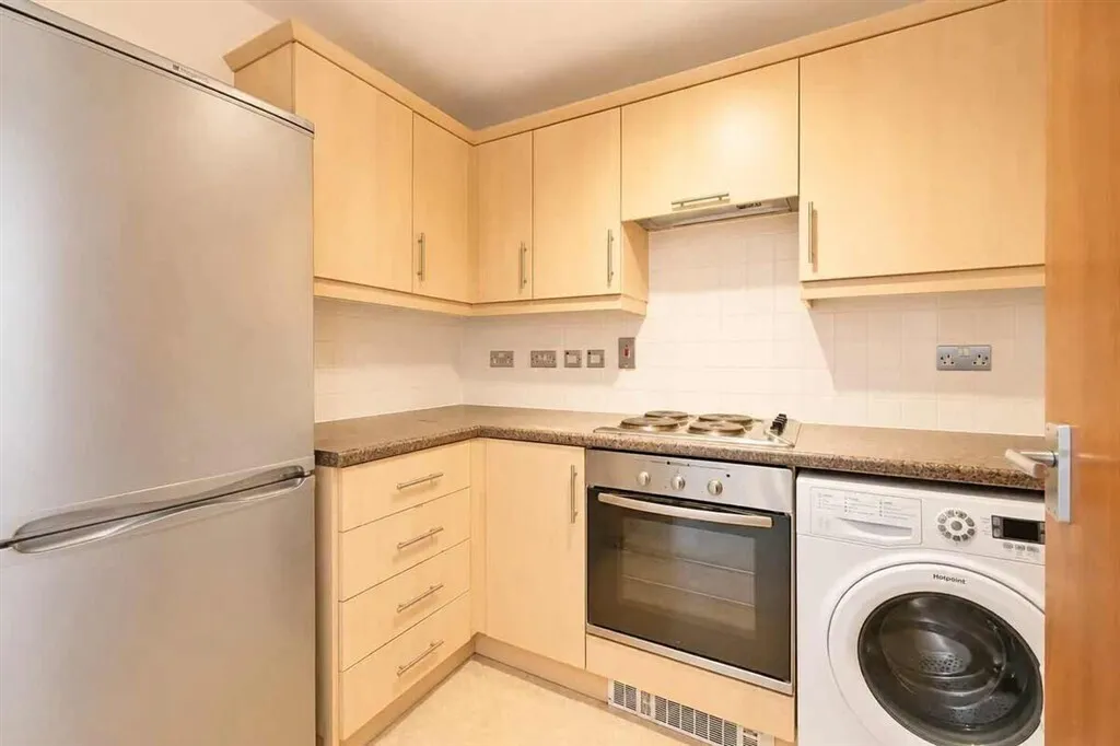 Effra Parade, Brixton, SW2, photo 6
