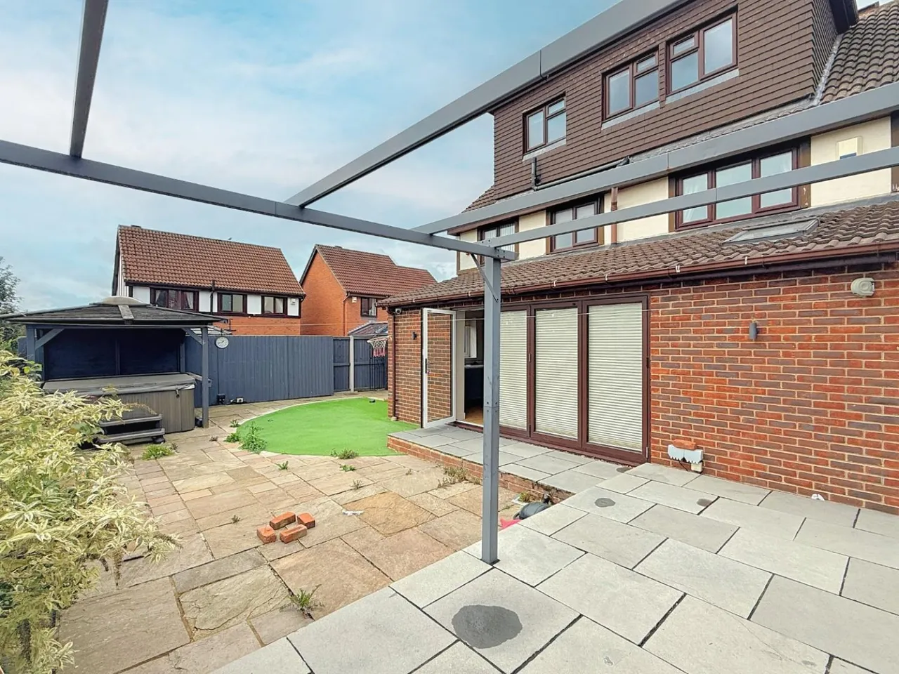 Sheridan Way, Pudsey, LS28, photo 27