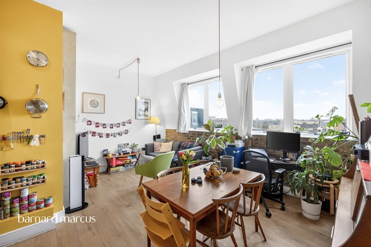 2 bed flat for sale — Peckham Grove, LONDON