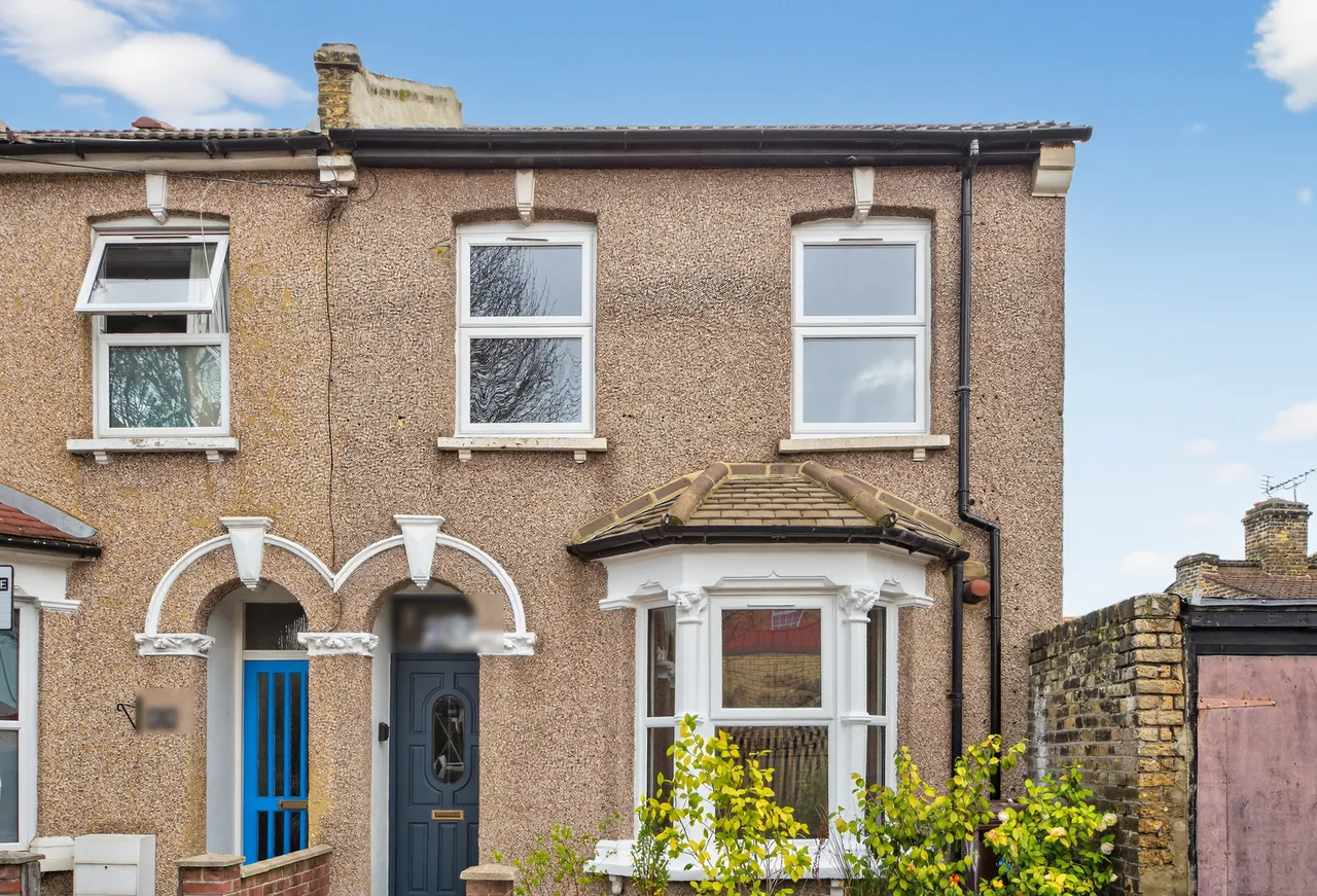 2 bed flat for sale — Elsham Road, London