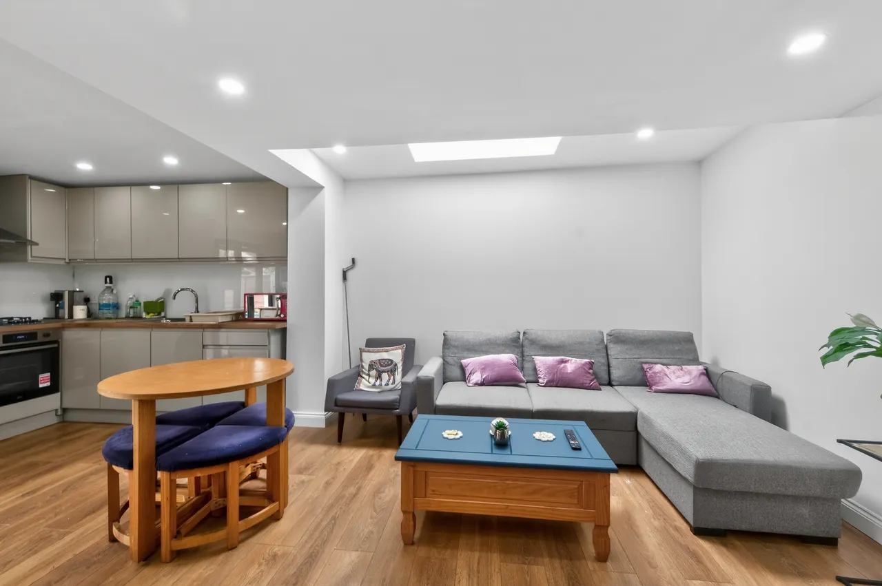 Elsham Road, London, photo 8