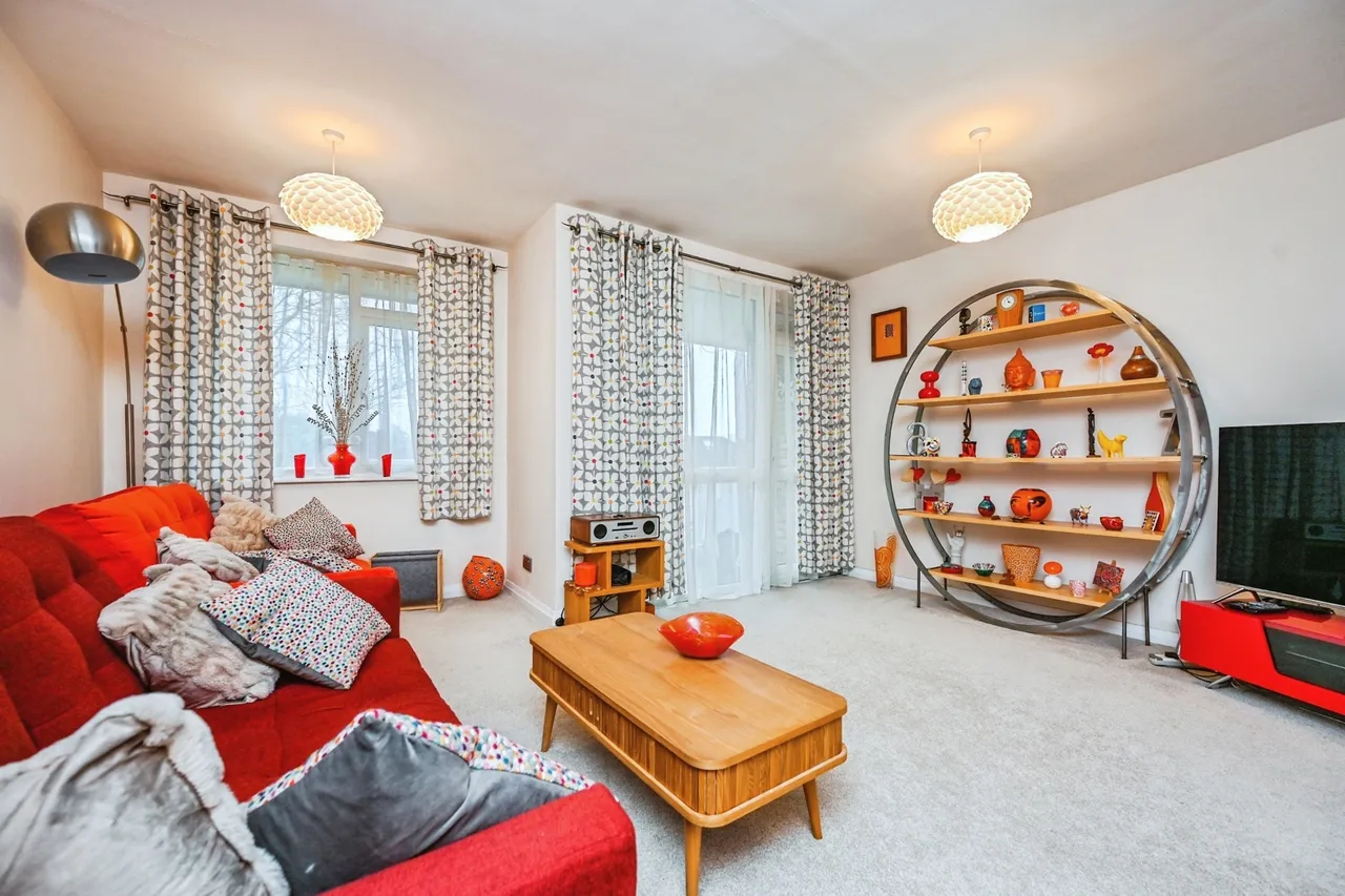 Eton Court, Liverpool, L18, photo 2