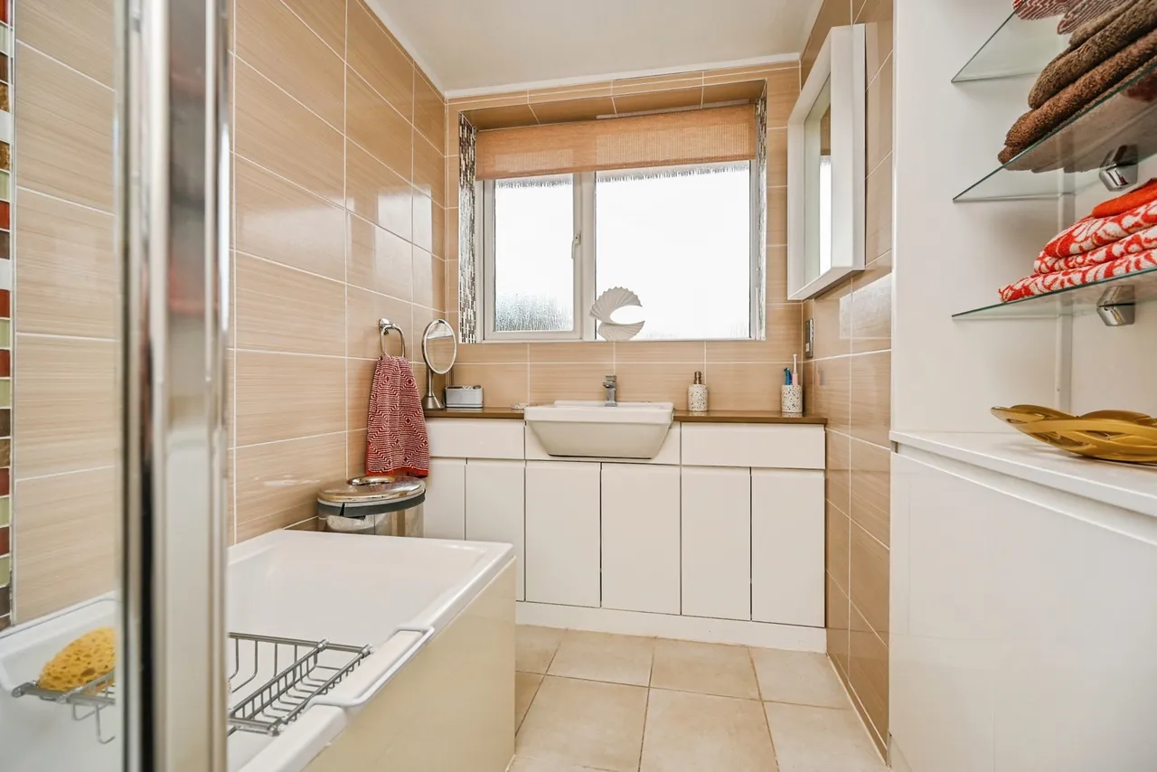 Eton Court, Liverpool, L18, photo 13
