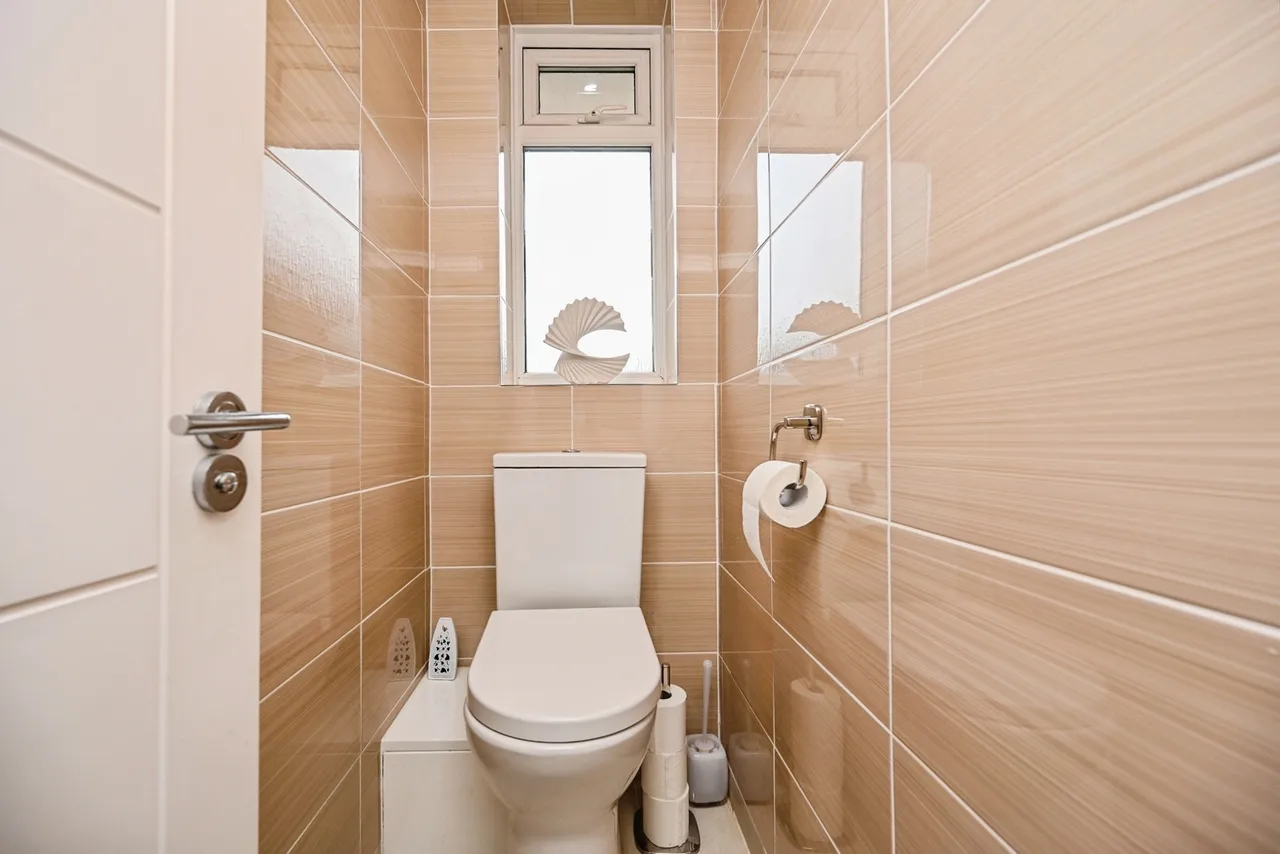 Eton Court, Liverpool, L18, photo 14