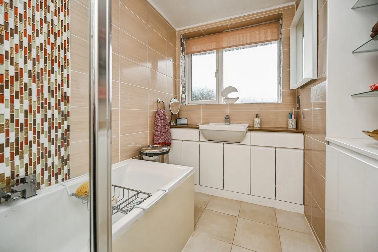 Eton Court, Liverpool, L18, photo 12