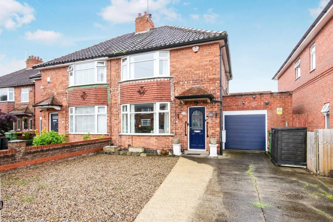 2 bed house for sale — Gower Road, York