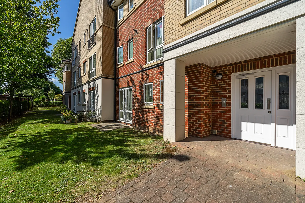 Grasgarth Close, Acton, W3, photo 10