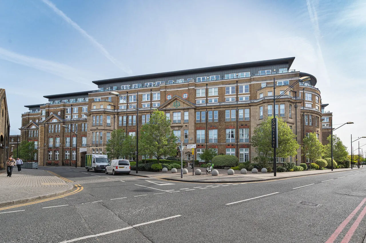 2 bed flat for sale — Flat 176, Building 22, Cadogan Road, London