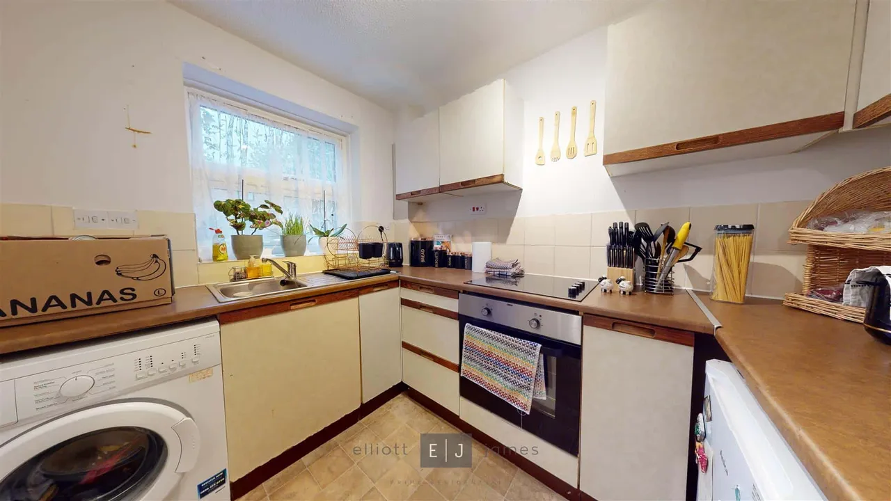 Fourways, Buckhurst Hill, photo 5