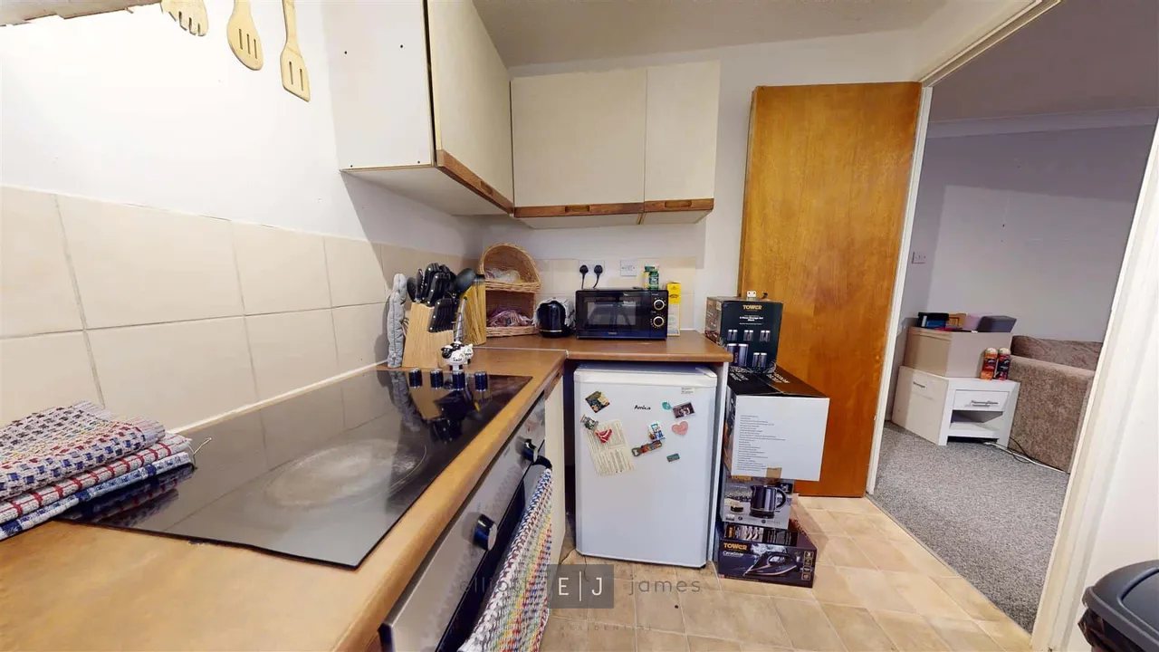 Fourways, Buckhurst Hill, photo 6