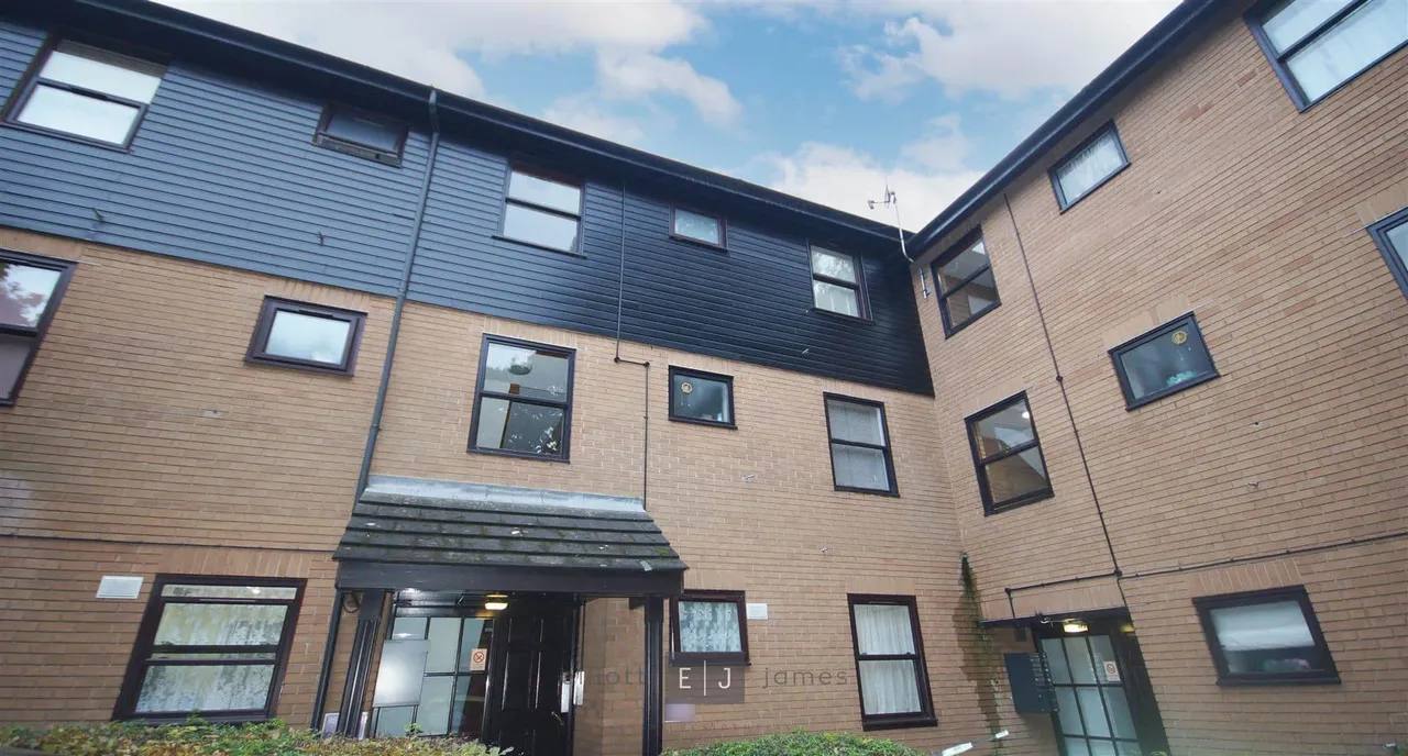 1 bed flat to rent — Fourways, Buckhurst Hill
