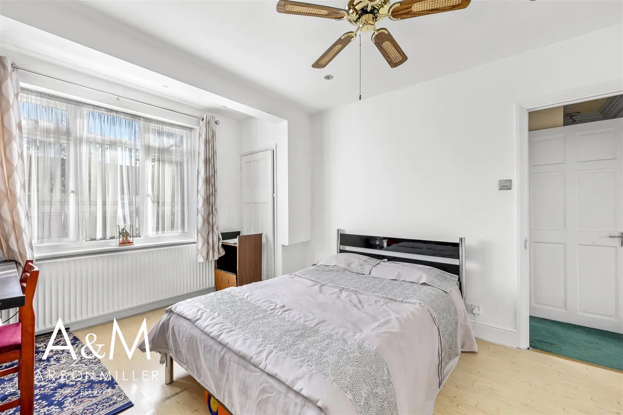 Denham Drive, Ilford, IG2, photo 17
