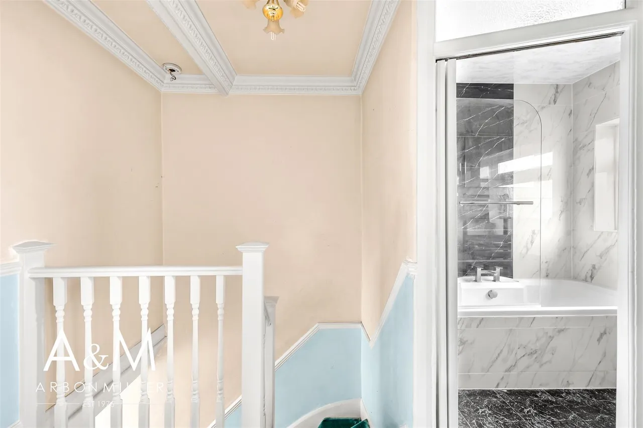 Denham Drive, Ilford, IG2, photo 16