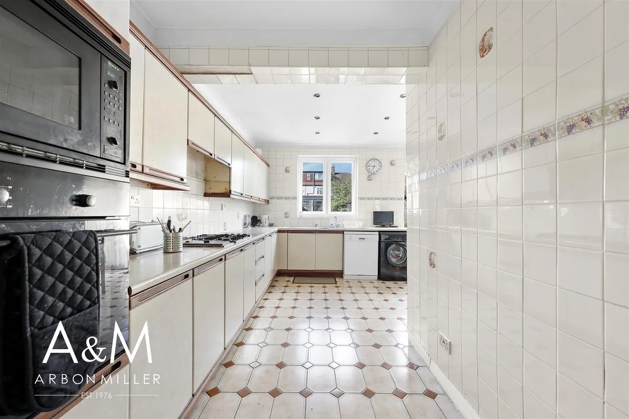Denham Drive, Ilford, IG2, photo 12