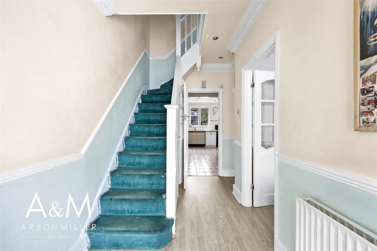 Denham Drive, Ilford, IG2, photo 8