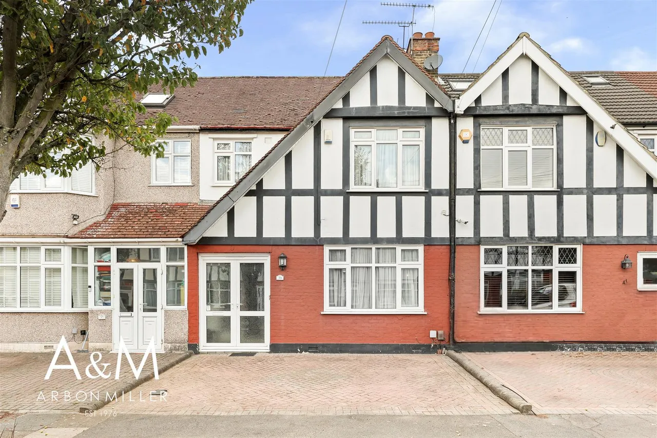 3 bed property for sale, Denham Drive, Ilford, IG2