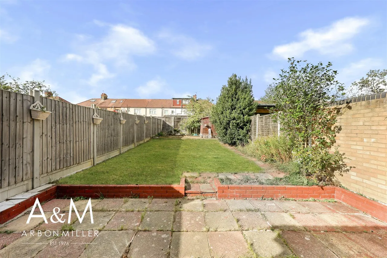 Denham Drive, Ilford, IG2, photo 6