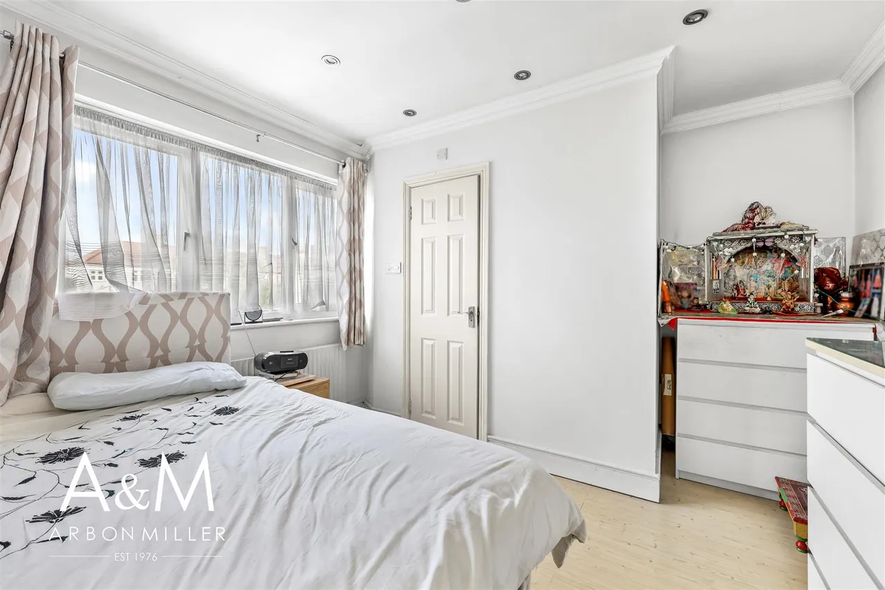 Denham Drive, Ilford, IG2, photo 18