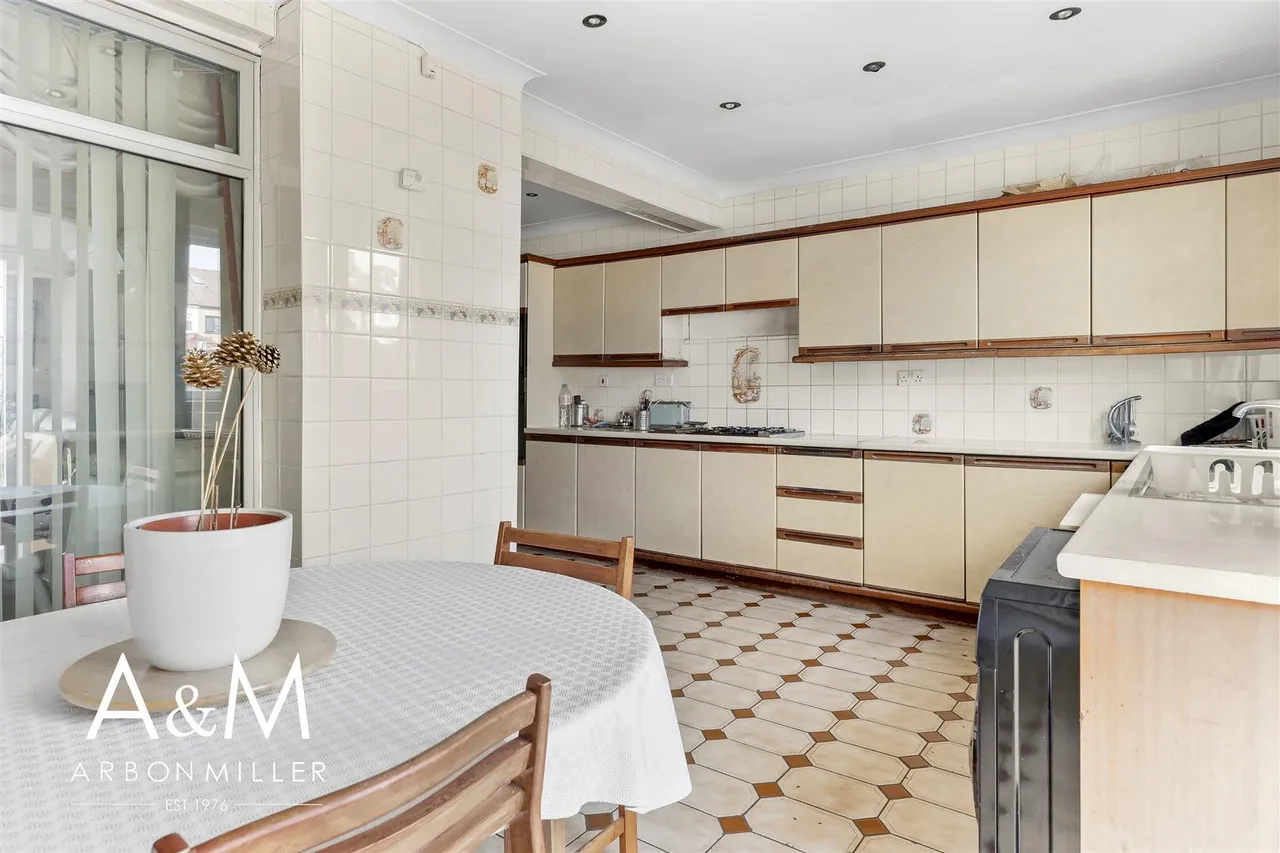 Denham Drive, Ilford, IG2, photo 15