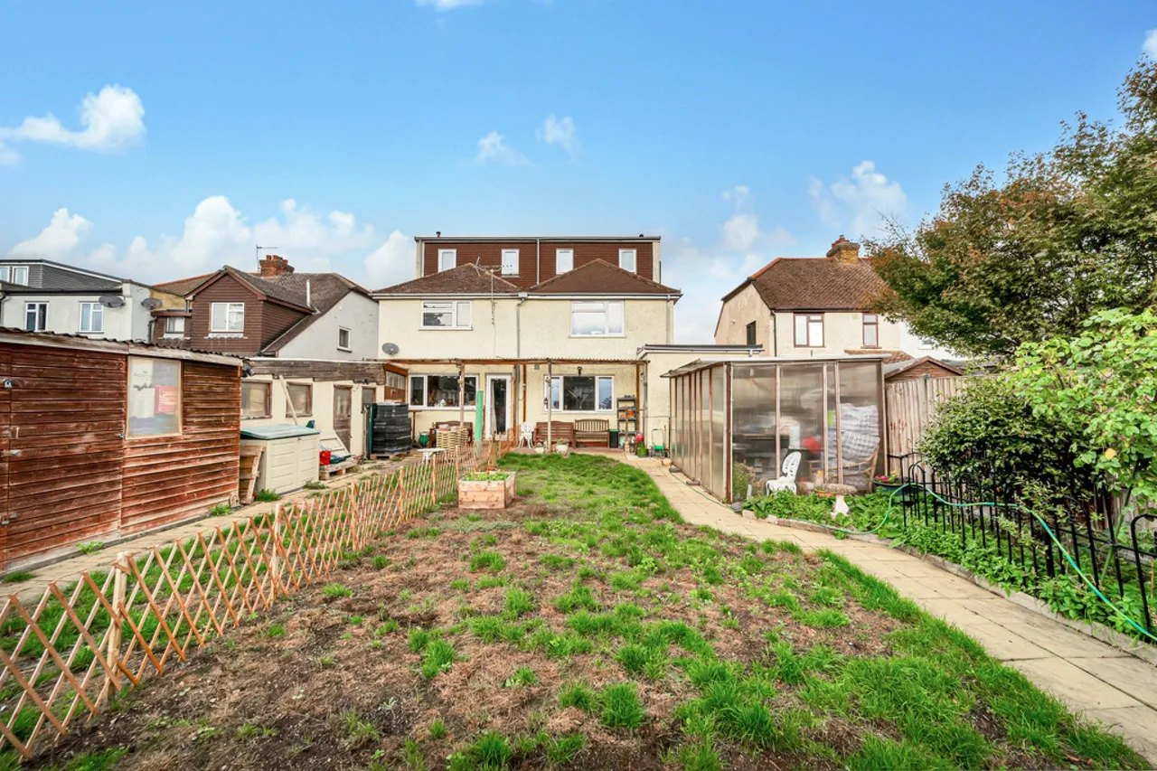 Burgoyne Road, Sunbury-on-Thames, photo 5