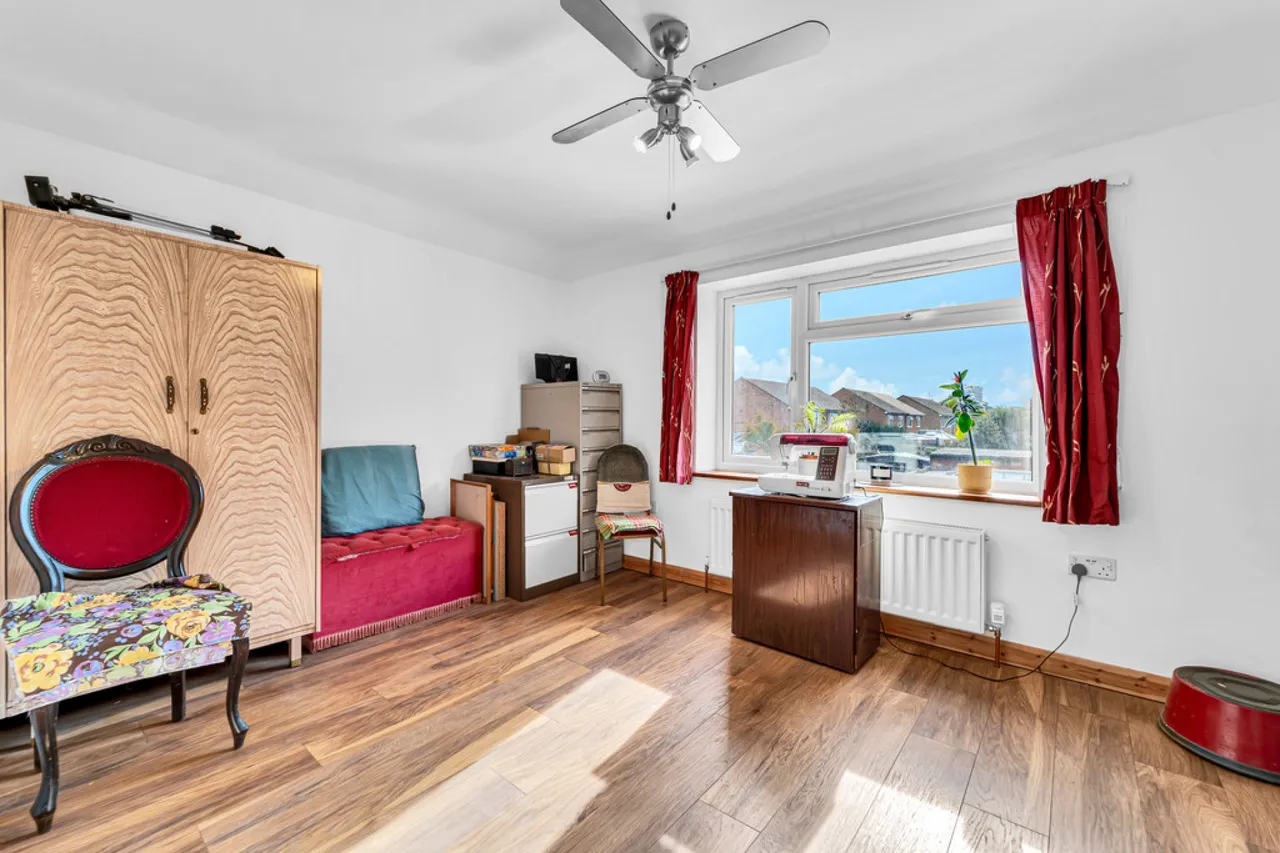 Burgoyne Road, Sunbury-on-Thames, photo 9