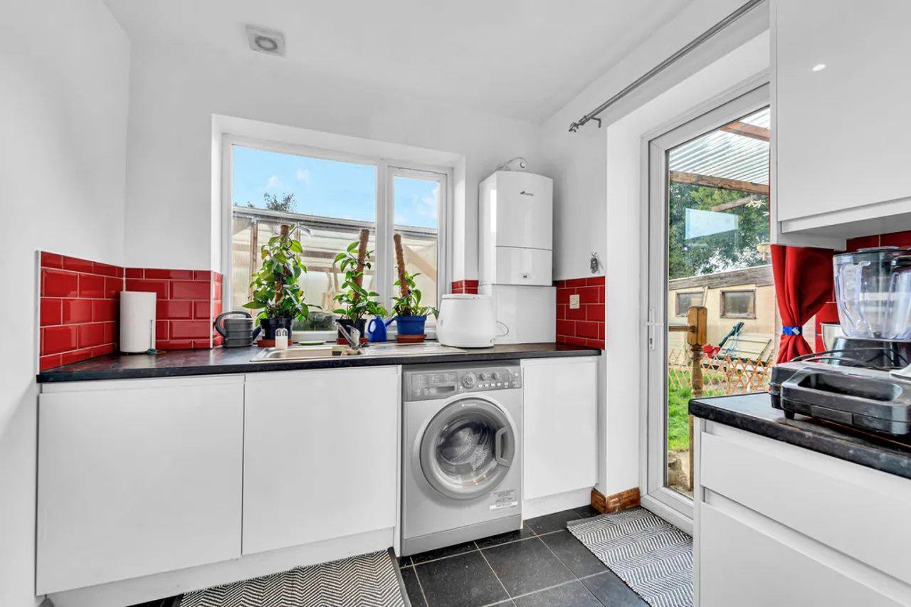 Burgoyne Road, Sunbury-on-Thames, photo 7