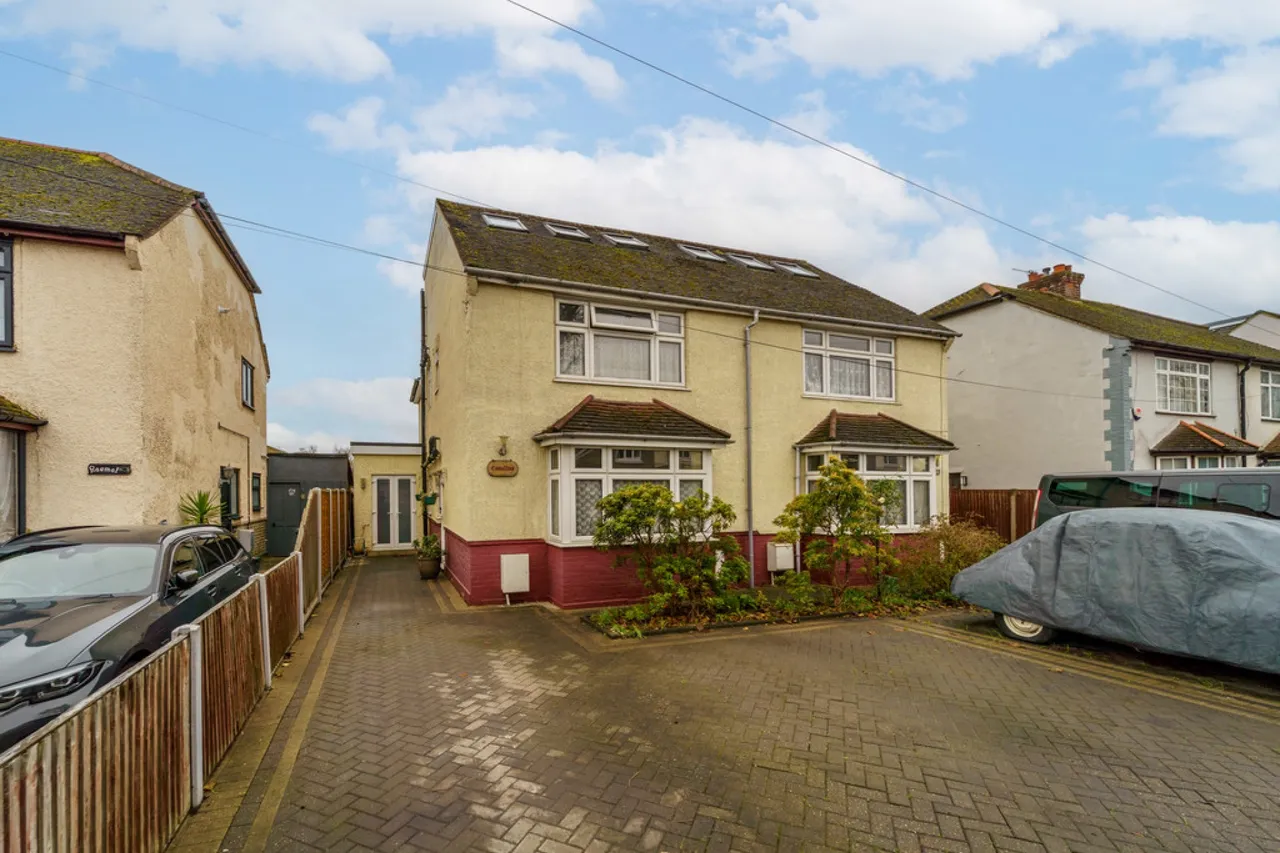 4 bed house for sale, Burgoyne Road, Sunbury-on-Thames