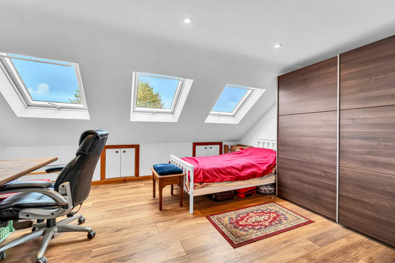 Burgoyne Road, Sunbury-on-Thames, photo 11